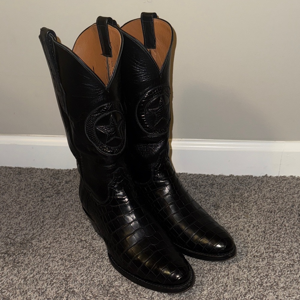 Black Jack alligator boots with lone star inlay. Size 9D